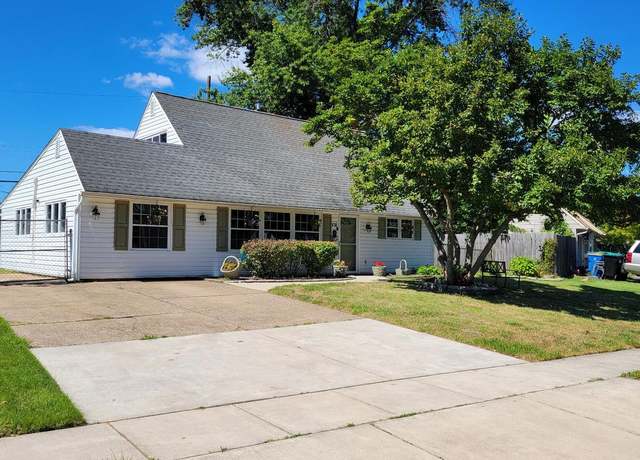 Property at 331 Indian Creek Dr, Levittown, PA 19057, 4 beds, 2 baths