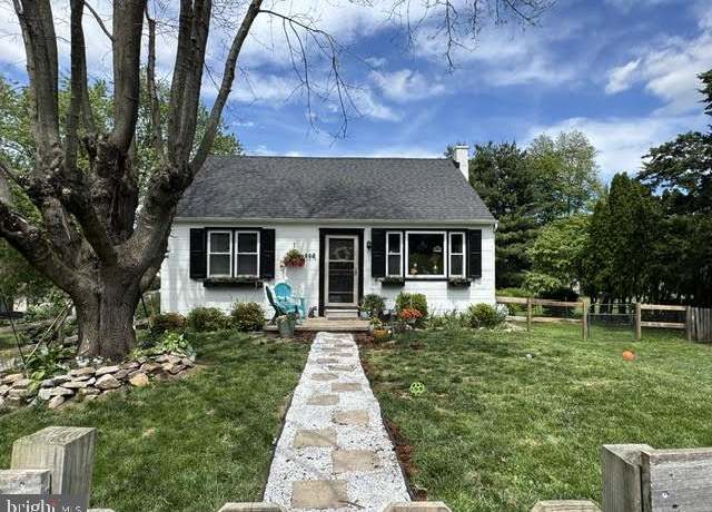 Property at 105 Green St, Green Lane, PA 18054, 2 beds, 1 bath
