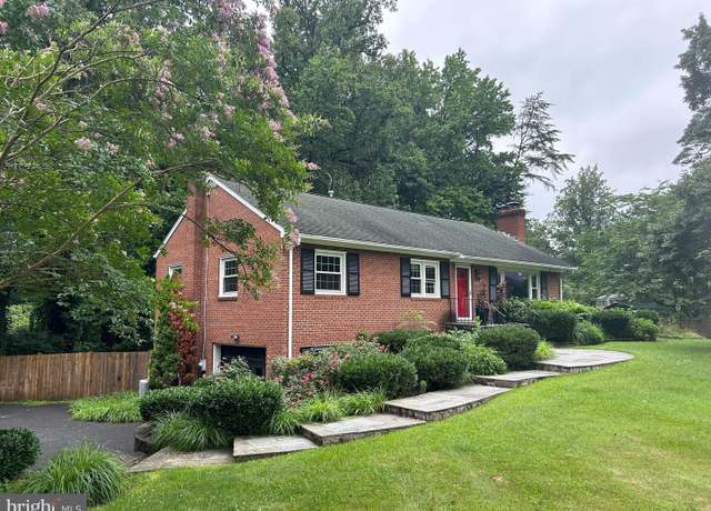 Property at 3200 Prosperity Ave, Fairfax, VA 22031, 4 beds, 3 baths