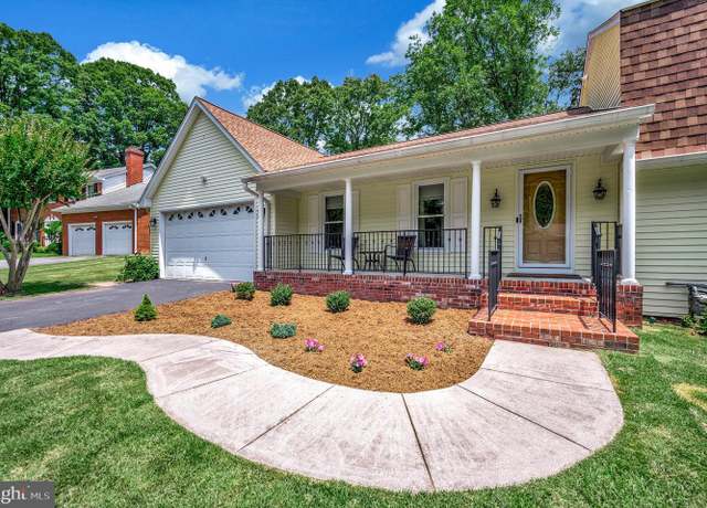 Property at 417 Camden Dr, Fredericksburg, VA 22405, 4 beds, 3.5 baths