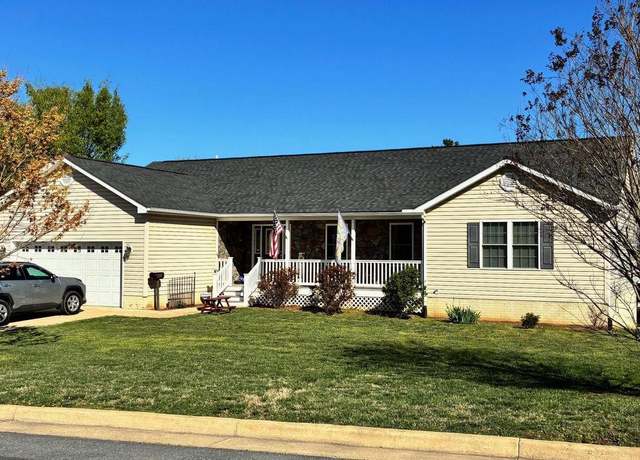 Property at 690 E Stonewall Dr, Front Royal, VA 22630, 5 beds, 3 baths