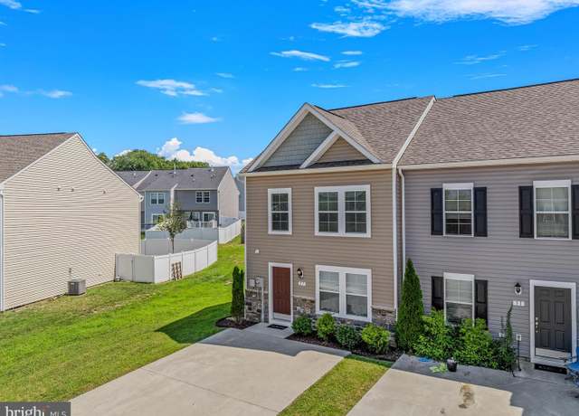 Property at 27 Mengel Rd, Martinsburg, WV 25403, 3 beds, 2.5 baths