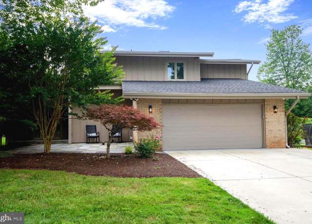 Property at 11121 Broad Green Dr, Potomac, MD 20854, 4 beds, 3.5 baths