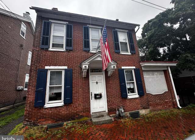 Property at 110 Chestnut St, Pottstown, PA 19464, 3 beds, 1.5 baths