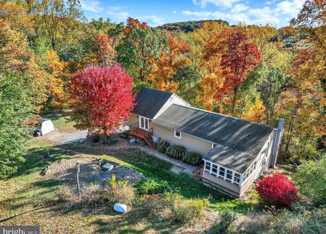 Property at 255 Meadow Rd, York, PA 17406, 4 beds, 3 baths