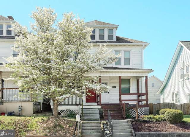 Property at 718 W Broadway, Red Lion, PA 17356, 4 beds, 1.5 baths
