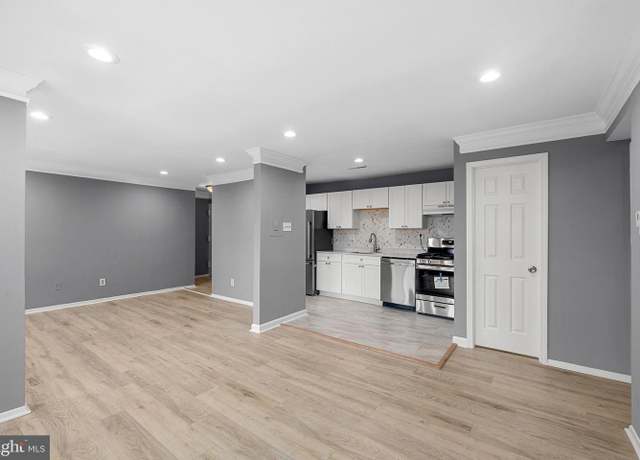 Property at 509 N Armistead St #302, Alexandria, VA 22312, 2 beds, 1 bath
