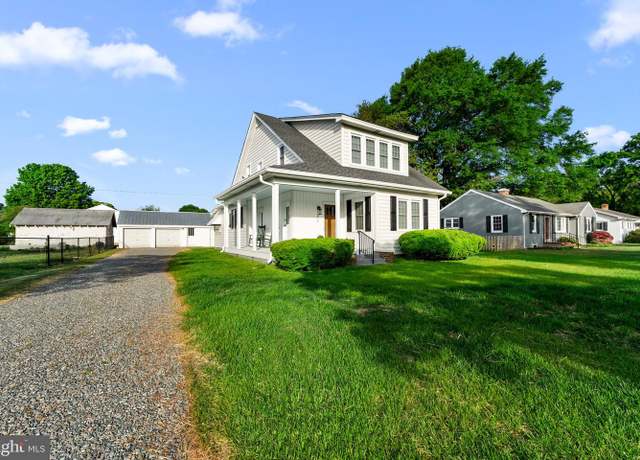Property at 819 Essex St, Tappahannock, VA 22560, 4 beds, 2 baths