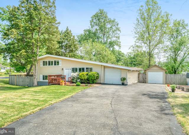 Property at 4001 Ivanhoe Ln, Alexandria, VA 22310, 4 beds, 2 baths