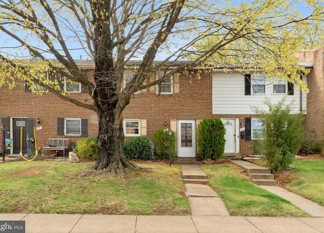 Property at 322 E Maple Ave, Sterling, VA 20164, 3 beds, 1.5 baths