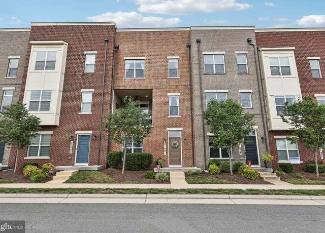 Property at 21081 Ashburn Heights Dr, Ashburn, VA 20148, 4 beds, 3.5 baths