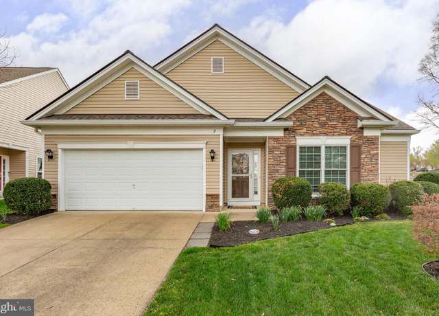 Property at 2 Carson Dr, Fredericksburg, VA 22406, 3 beds, 3 baths