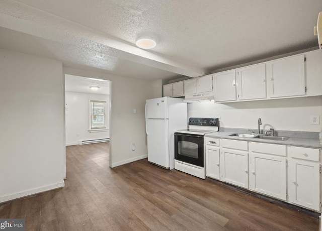 Property at 128 Clarkson Ave, Hagerstown, MD 21740, 3 beds, 1 bath