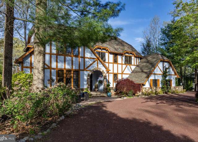 Property at 4 Meadowbrook Dr, Shamong, NJ 08088, 5 beds, 2.5 baths