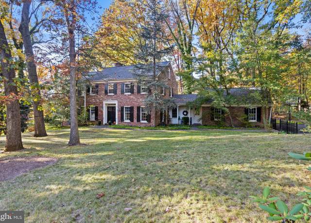 Property at 20 Ridgewood Rd, Radnor, PA 19087, 4 beds, 3 baths