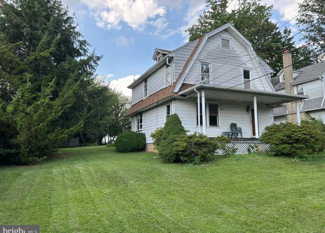 Property at 226 E Dutton Mill Rd, Brookhaven, PA 19015, 3 beds, 2.5 baths