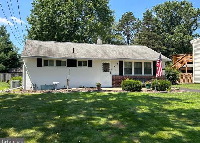 Property at 917 Rose Ln, Hatfield, PA 19440, 3 beds, 1 bath