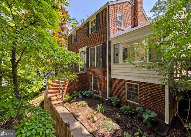 Property at 2323 N Vermont St, Arlington, VA 22207, 3 beds, 3.5 baths