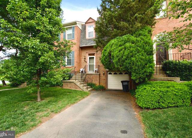 Property at 4024 Nicholas Ct, Fairfax, VA 22033, 3 beds, 3.5 baths