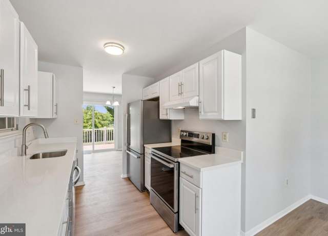 Property at 6 Flower Hill Ct, Gaithersburg, MD 20879, 3 beds, 2.5 baths