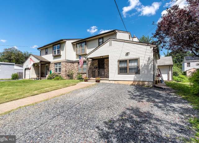 Property at 19 Railroad Ave, Beverly, NJ 08010, 2 beds, 2.5 baths