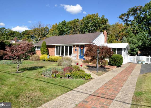Property at 104 Paradise Dr, Voorhees, NJ 08043, 3 beds, 2 baths