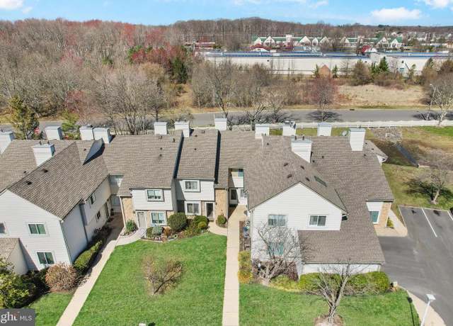 Property at 26 Chatham Ct, Hightstown, NJ 08520, 2 beds, 1.5 baths