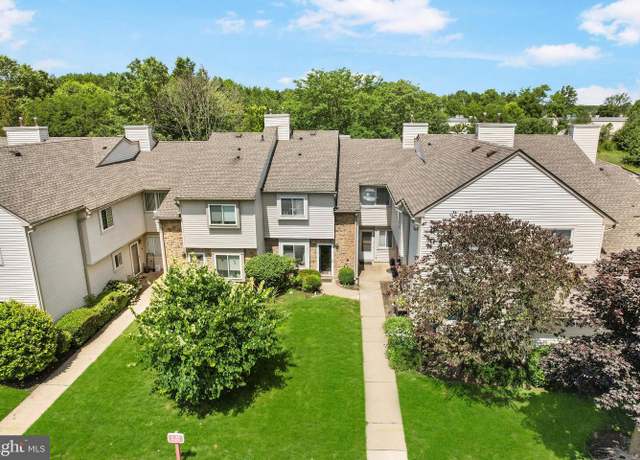 Property at 26 Chatham Ct, Hightstown, NJ 08520, 2 beds, 1.5 baths