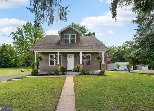 Property at 63 W Hanover St, Gettysburg, PA 17325, 3 beds, 2 baths