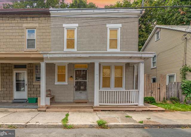 Property at 144 N East St, Carlisle, PA 17013, 3 beds, 1 bath