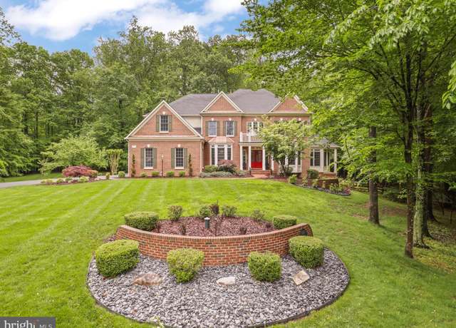 Property at 8197 Cottage Rose Ct, Fairfax Station, VA 22039, 5 beds, 5 baths