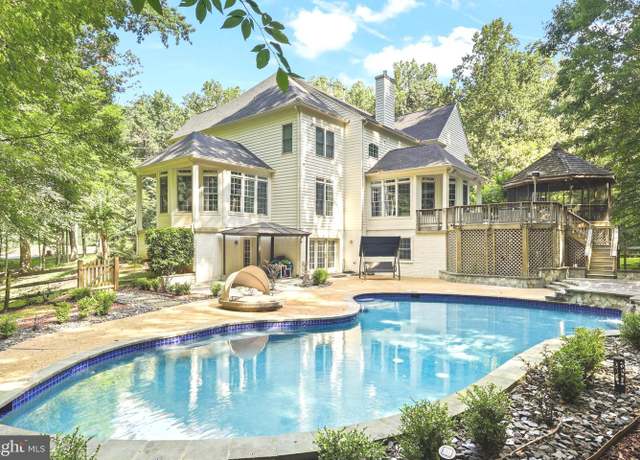Property at 8197 Cottage Rose Ct, Fairfax Station, VA 22039, 5 beds, 5 baths