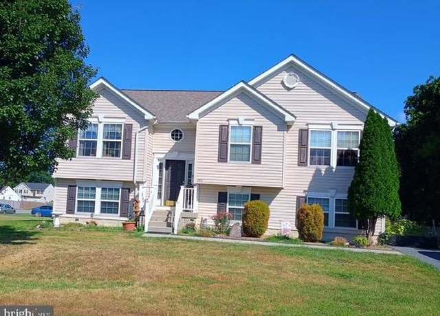 Property at 192 Amelia Dr, Hedgesville, WV 25427, 3 beds, 2.5 baths