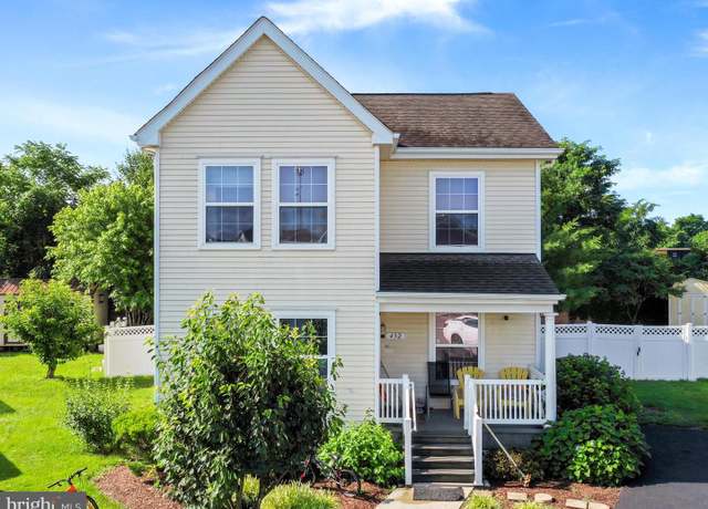 Property at 432 Gandy Dancer Ct, Hagerstown, MD 21740, 4 beds, 3 baths