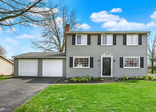 Property at 1111 Granada Ln, Mechanicsburg, PA 17055, 3 beds, 2.5 baths