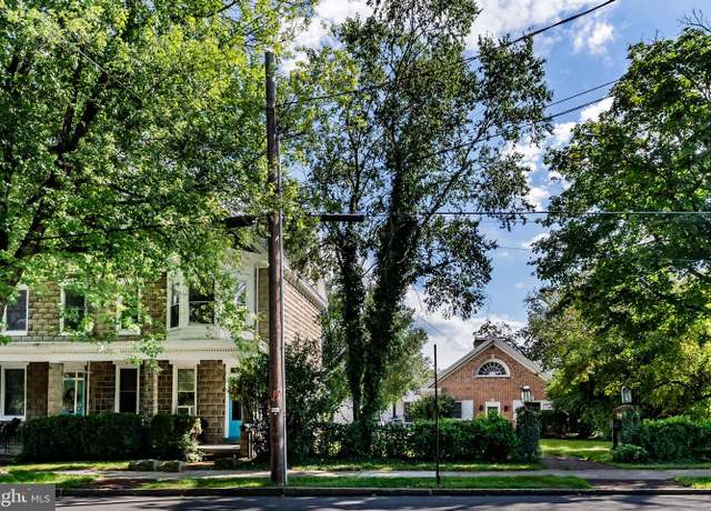 Property at 670-672 W Louther St, Carlisle, PA 17013, 6 beds, 1.5 baths