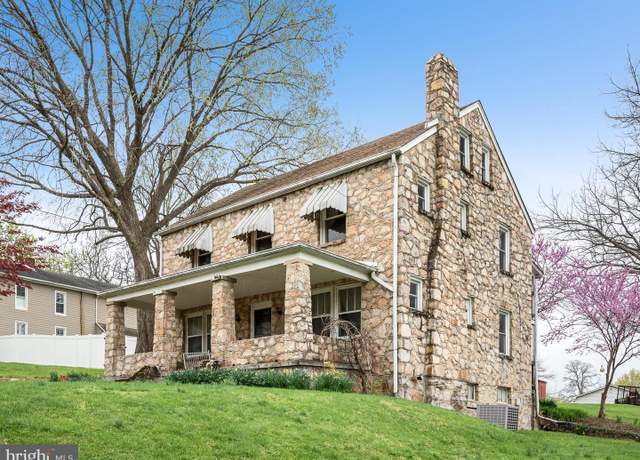 Property at 1714 N Royal Ave, Front Royal, VA 22630, 4 beds, 2 baths