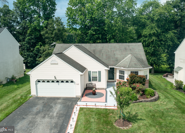 Property at 149 W Flagstone Dr, Newark, DE 19702, 3 beds, 3 baths