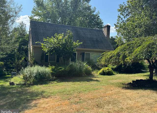 Property at 4635 Old Swimming Pool Rd, Braddock Heights, MD 21714, 5 beds, 2 baths