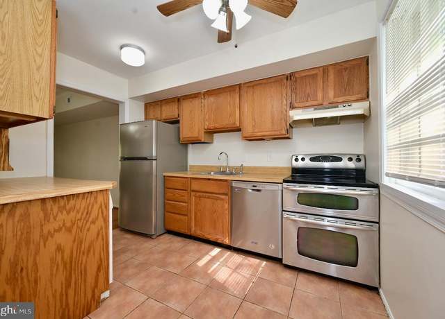 Property at 862 Azalea Dr Unit 20-862, Rockville, MD 20850, 3 beds, 2.5 baths