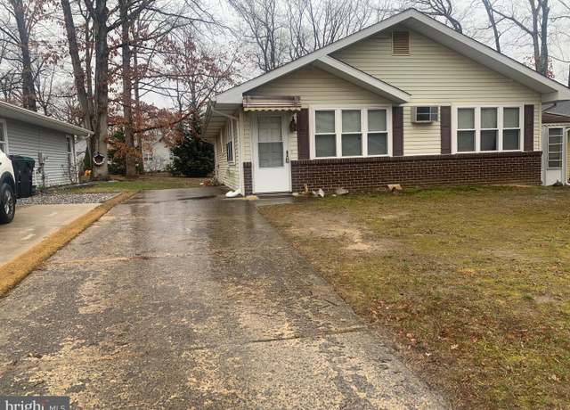 Property at 106 Oak Ave, Hammonton, NJ 08037, 2 beds, 1.5 baths
