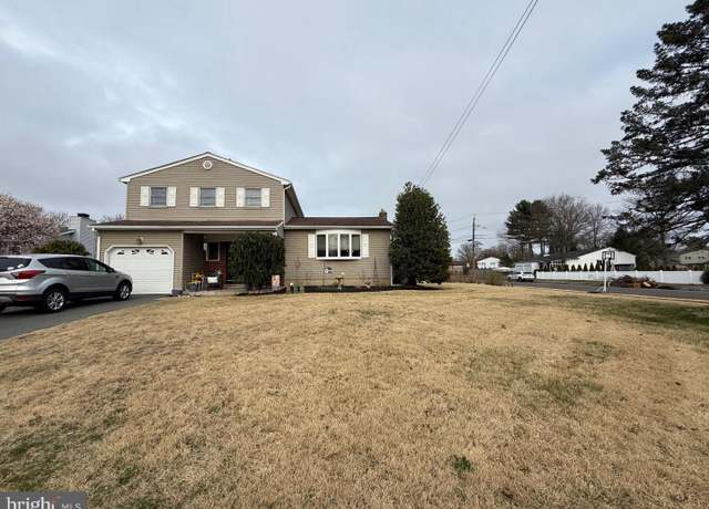 Property at 18 Wolfpack Rd, Hamilton, NJ 08619, 3 beds, 1.5 baths