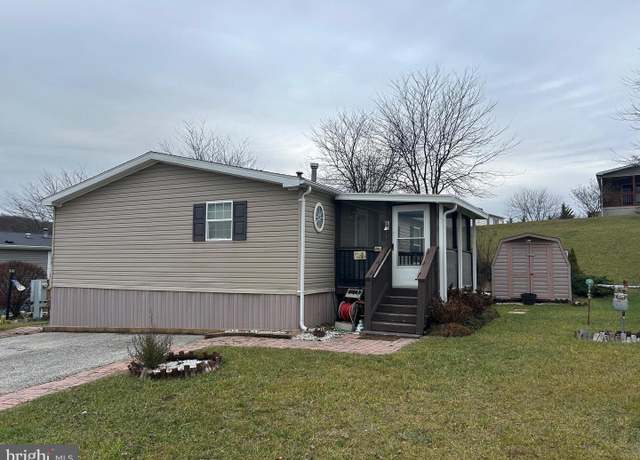 Property at 60 Broadwing Dr, Hanover, PA 17331, 3 beds, 2 baths