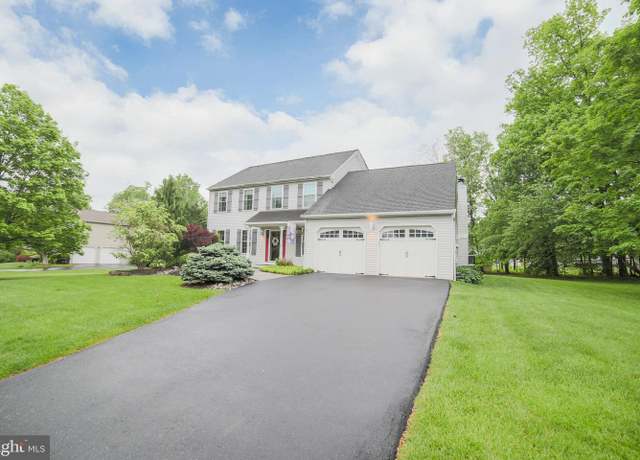 Property at 16 Red Oak Dr, Quakertown, PA 18951, 3 beds, 2.5 baths