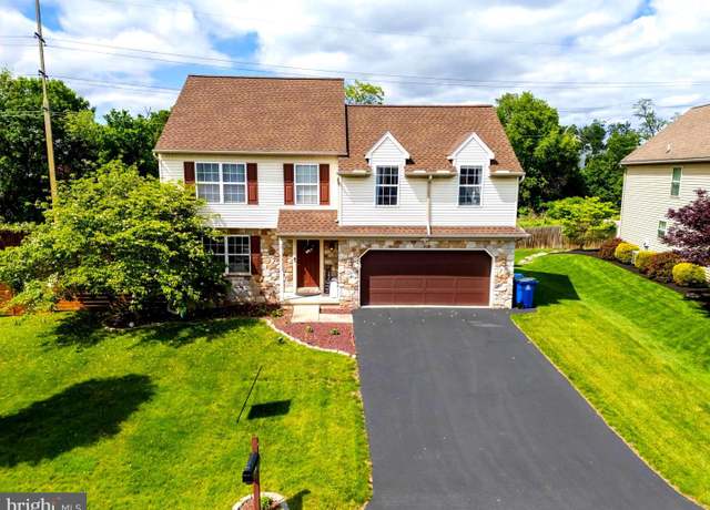 Property at 13 Carriage Dr, Mountville, PA 17554, 3 beds, 2.5 baths