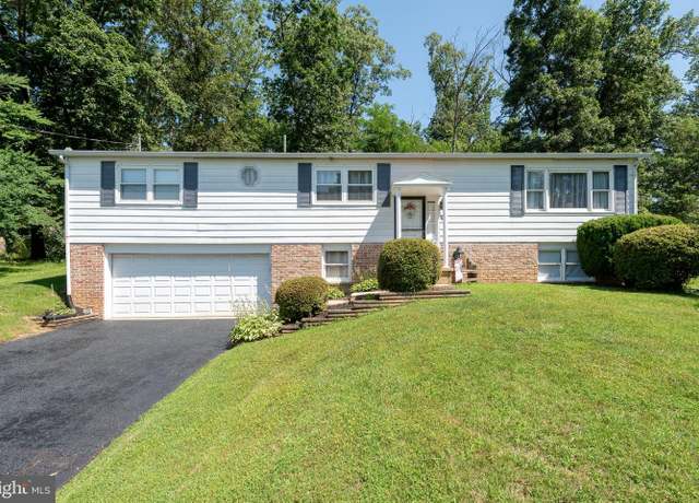 Property at 41 Oak Dr, Mount Wolf, PA 17347, 3 beds, 2 baths