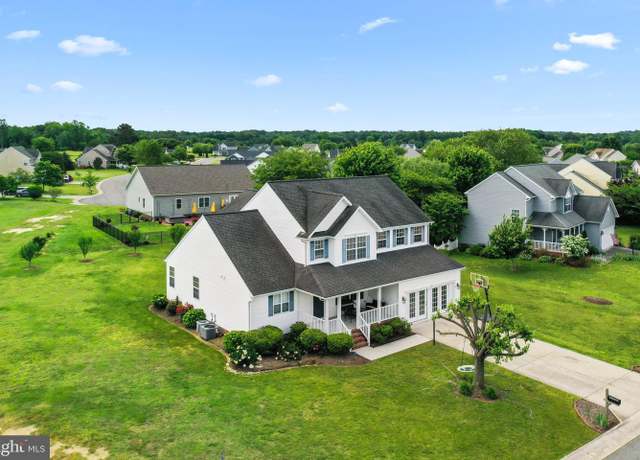 Property at 111 Hobbs Hole Ln, Tappahannock, VA 22560, 4 beds, 2.5 baths