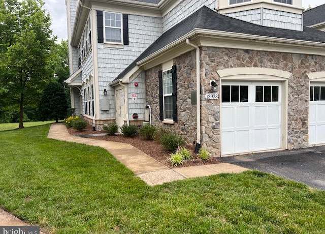 Property at 13923 Gullane Dr, Woodbridge, VA 22191, 3 beds, 2 baths