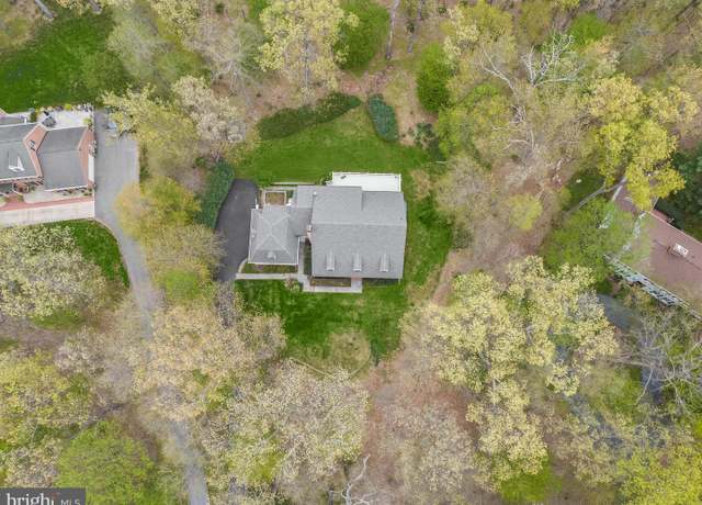 Property at 8113 Plum Creek Dr, Gaithersburg, MD 20882, 4 beds, 3.5 baths