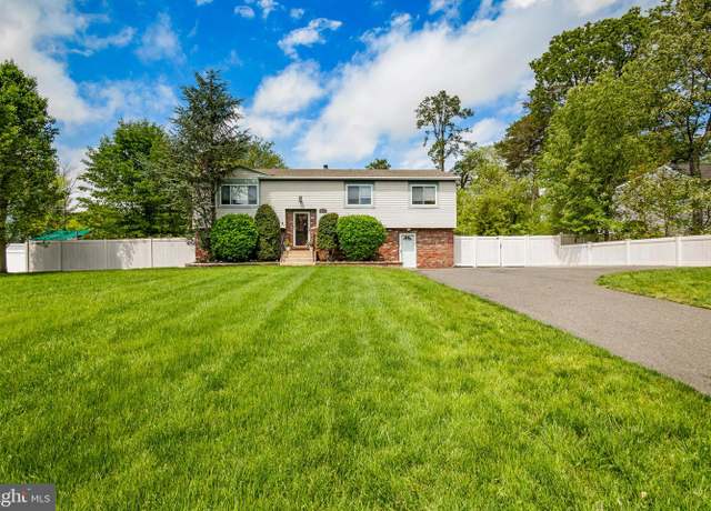Property at 107 Hilltop Rd, Berlin, NJ 08009, 3 beds, 1.5 baths